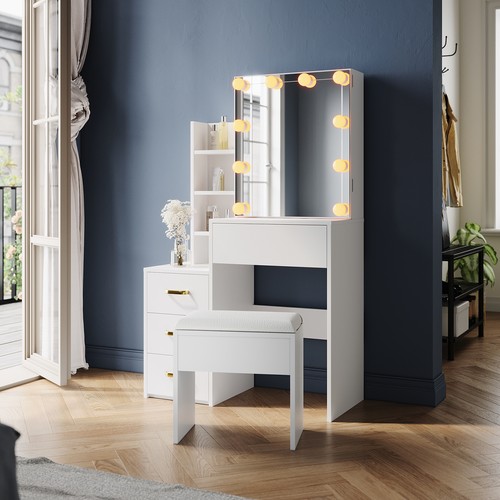 White dressing table with - dressing,