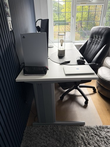Large white office desk - large,