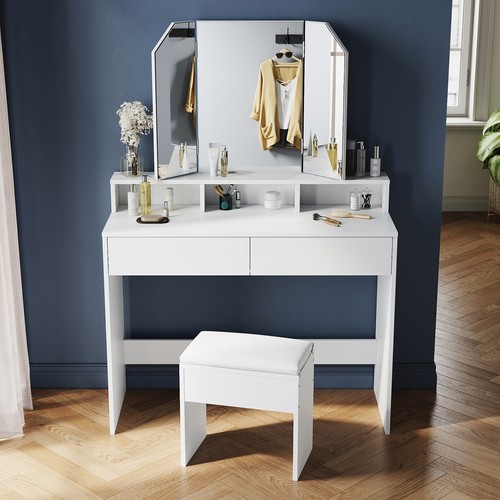 White dressing table with - dressing,